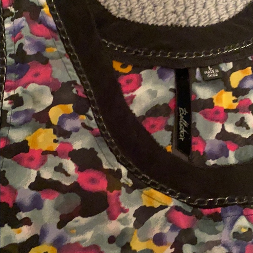 Patterned Blouse Perfect Condition - image 2